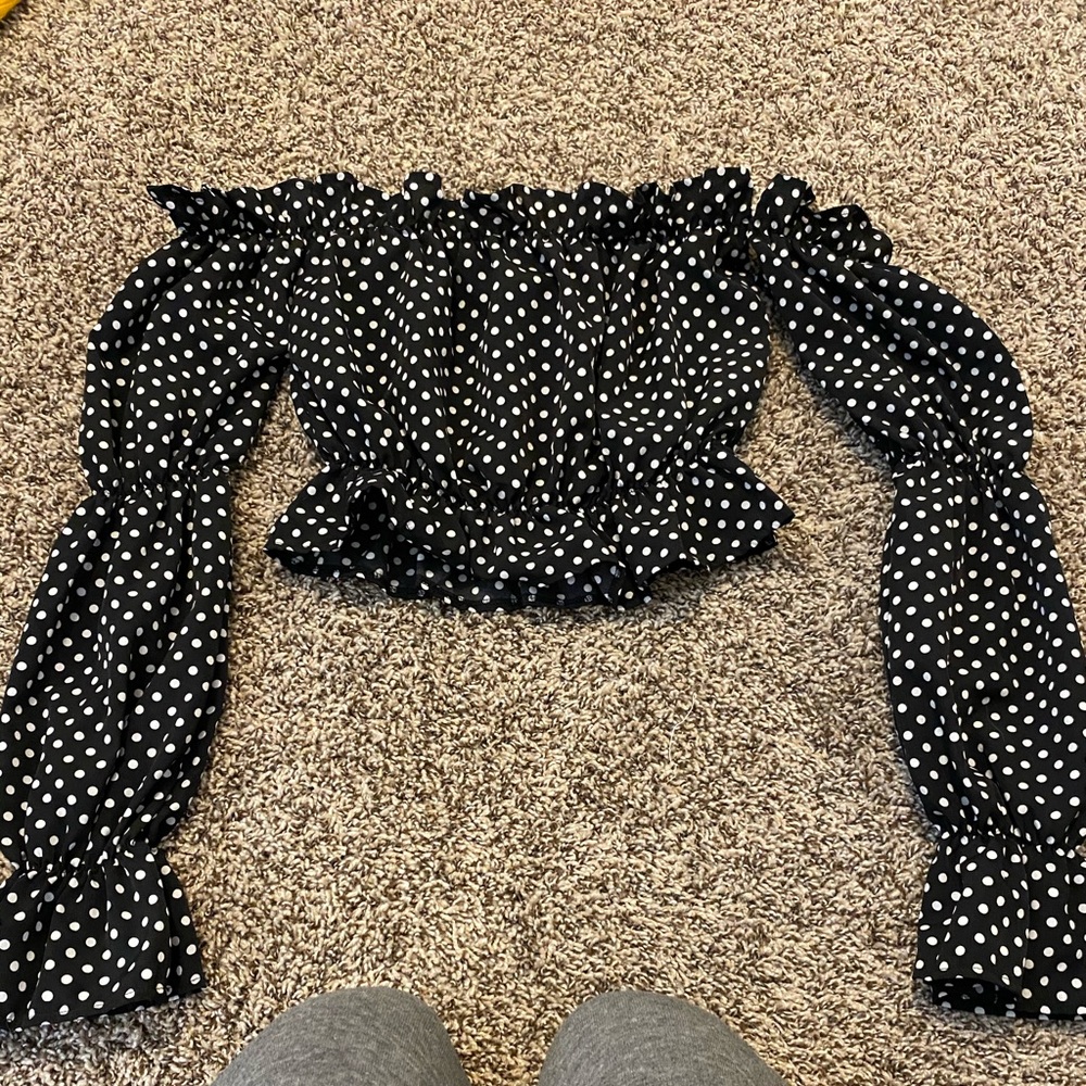 Off the shoulder crop